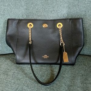 coach turnlock chain tote 27 in polished pebble leather